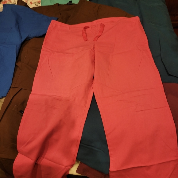 Scrubs a variety some mediums, large and xl - Picture 15 of 16